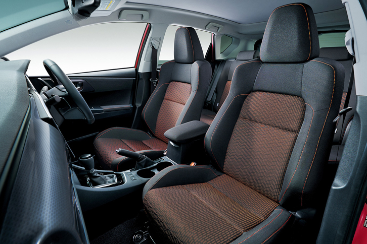 「オーリス120T“RSパッケージ”」のインテリア。