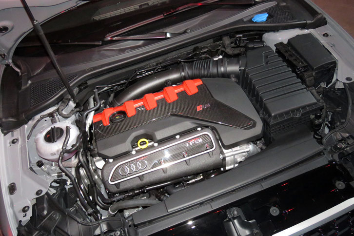アウディRS 3セダン（エンジン）