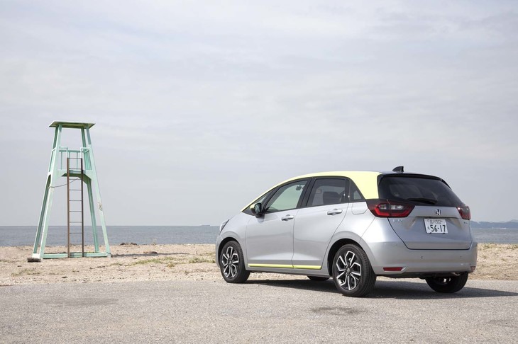 試乗記の後編では、「ヤリス ハイブリッド」のライバルと目される「フィットe：HEV」に試乗。走りの質や使い勝手をリポートする。