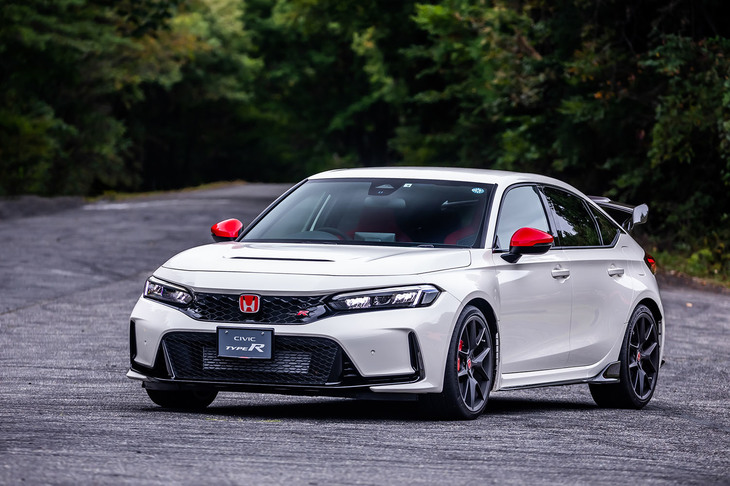 2022年7月に発表された新型「ホンダ・シビック タイプR」。同年4月7日、鈴鹿サーキットで最終開発車両によるタイムアタックを実施し、FF車最速となる2分23秒120のラップタイムを記録している。