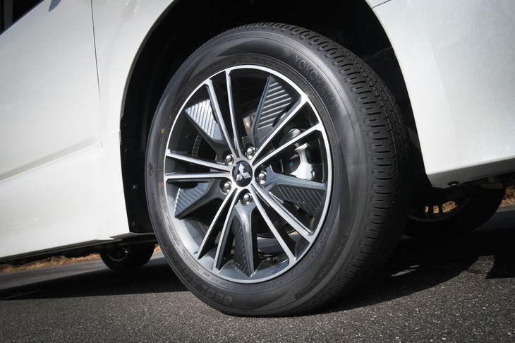 タイヤサイズは前後とも225/55R18が標準。今回テストした車両にはすべてヨコハマのSUV用タイヤ「ジオランダーSUV」が装着されていた。