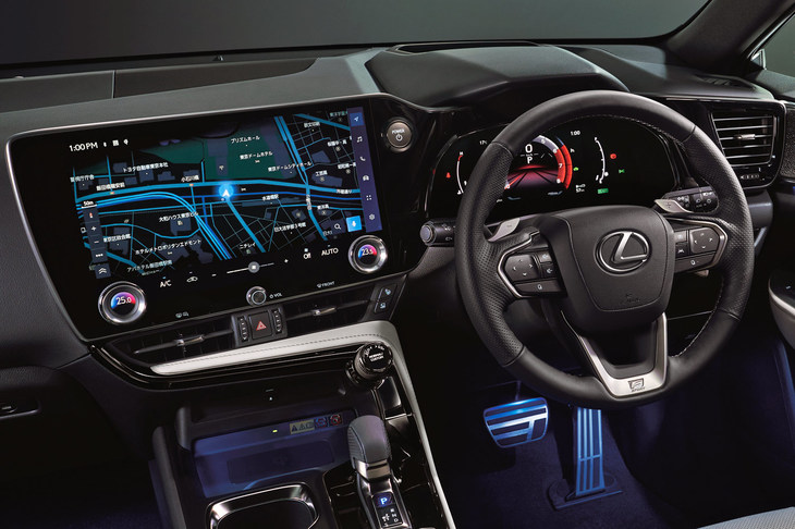 従来モデルから大幅にデジタル化が進んだインストゥルメントパネルまわり。メーターはフル液晶となり、ダッシュボード中央には巨大なタッチスクリーンが装備された。