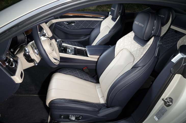 シートは「ダイヤモンドインダイヤモンド」とベントレーが呼ぶ2重のキルティングデザインを採用。