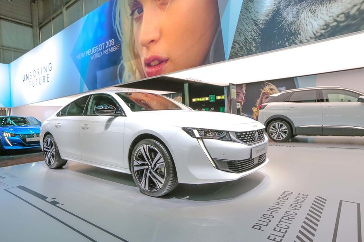 プジョー508SWハイブリッド