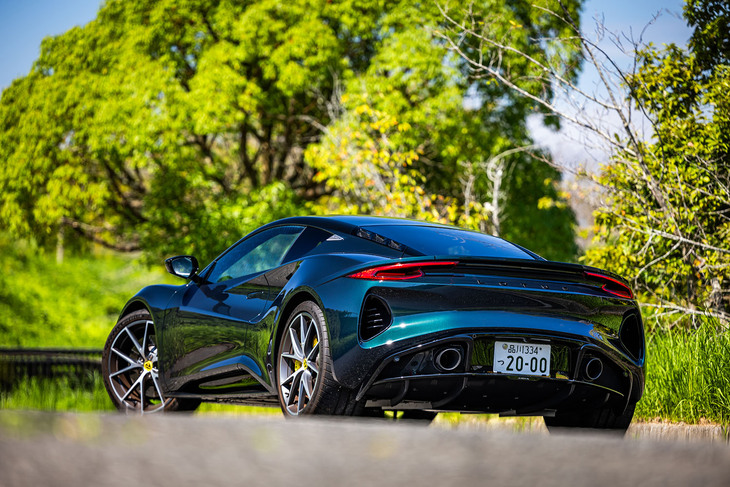 「エミーラ ファーストエディション」のペイントカラーは、写真の「ダークバーダントメタリック」を含むメタリック系9色、ソリッド系4色の全13種類から無償で選択できる。