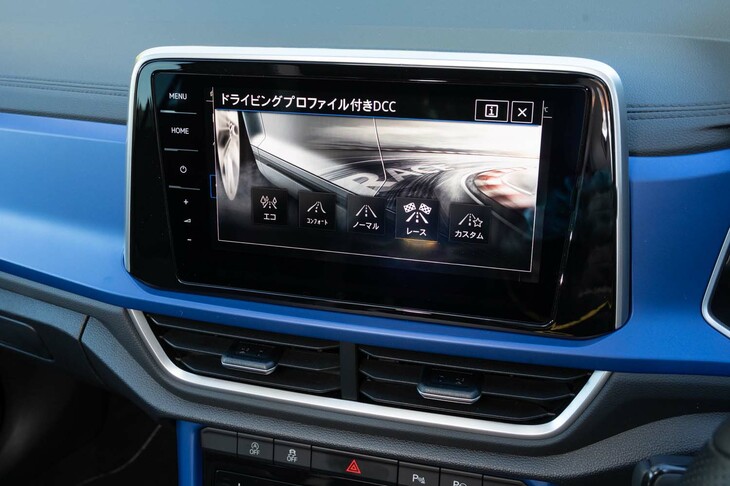 センタースクリーンは9.2インチ。スタンダードモデルではオプションのナビゲーション機能が「R」では標準装備だが、目的地入力などにちょっと癖がある。