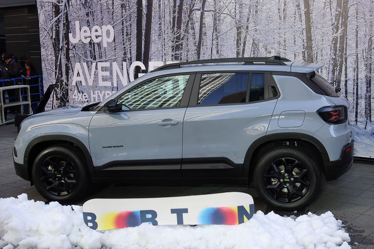 ジープ・アベンジャー4xeハイブリッド