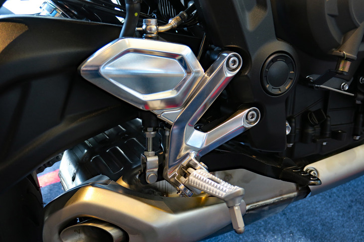 トライアンフ・トライデント660（ステップ）