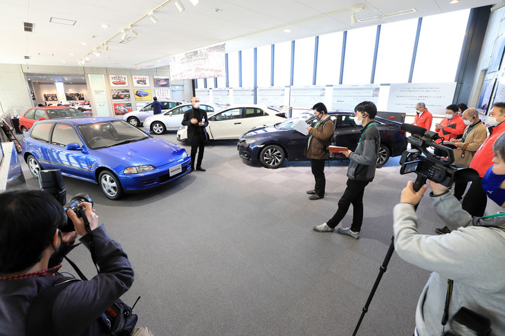 期間中は、ホールの2、3階に計12台の「シビック」を展示。他のエリアにも「シビック カントリー」や「シビック シャトル」などが展示されているので、興味のある人はぜひ足を運んでみては？