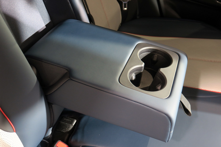 BYDアットスリー（リアセンターアームレスト）