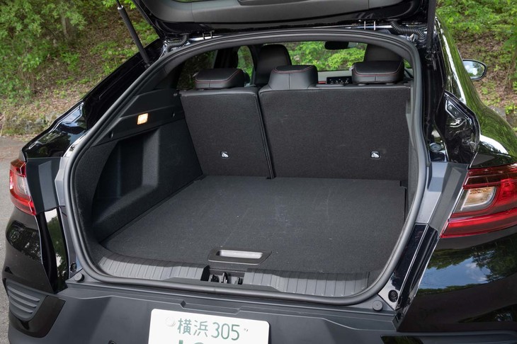 荷室の容量は480リッター。リアシートの背もたれは40：60分割で前に倒せる。