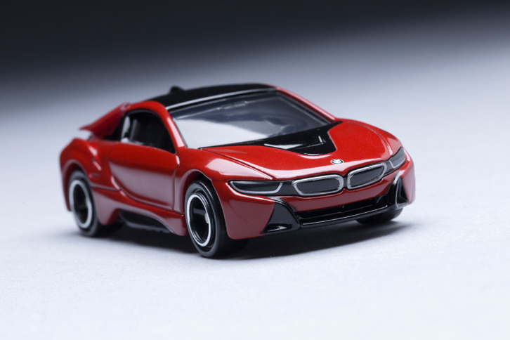 「i8」の内外装デザインには、いくつかの“層”を重ねたような「レイヤリング」と呼ばれる手法が用いられている。（写真＝郡大二郎）