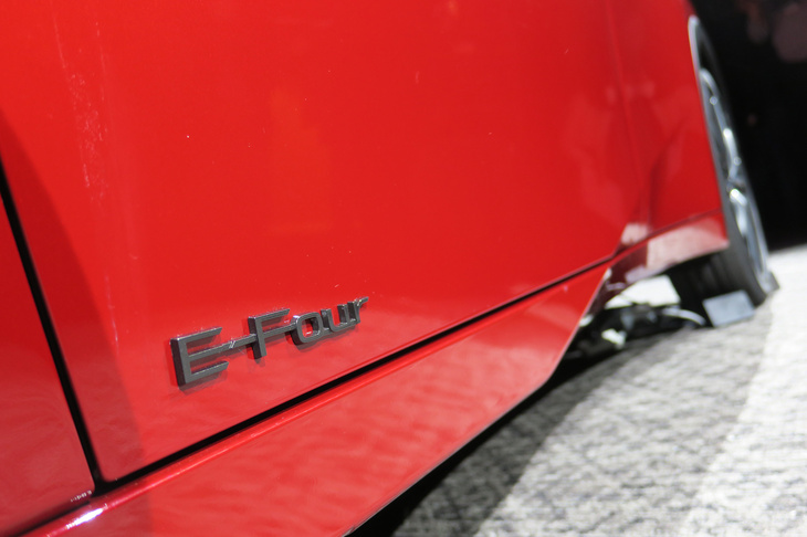 トヨタ・プリウス2.0L HEVプロトタイプ（「E-Four」バッジ）