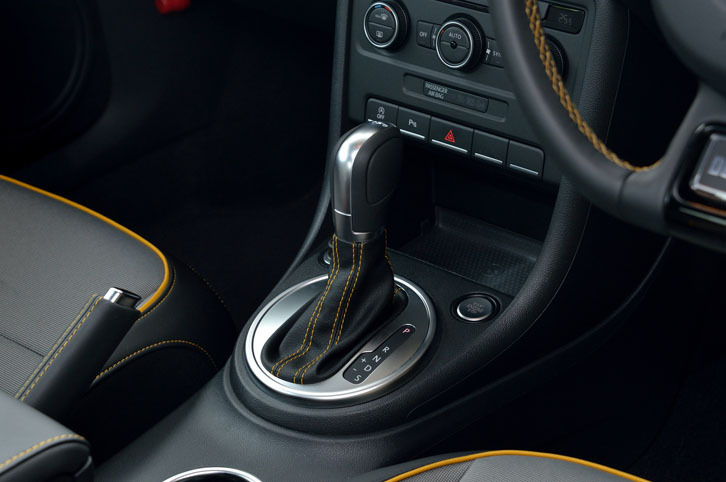 トランスミッションは、デュアルクラッチ式の7段AT。ハンドル位置は右のみとなる。