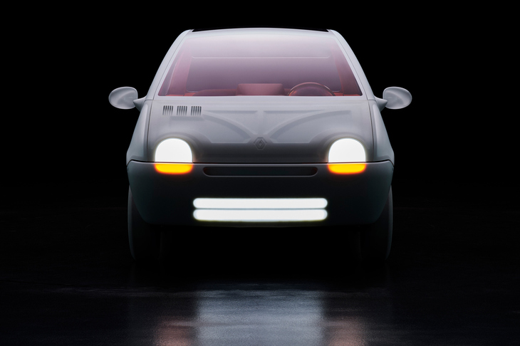 「トゥインゴ」の誕生30周年を記念して制作されたアート作品「Twingo by Sabine Marcelis」。その名のとおり、オランダ人デザイナーのサビーヌ・マルセリス氏の手になるものだ。