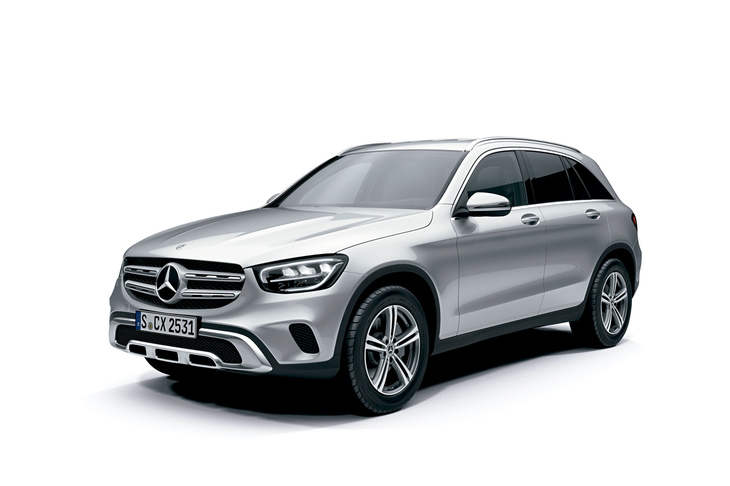 「GLC220d 4MATIC」のフロントビュー。荷室容量は5人乗車時で550リッター、後席をすべて倒せば1600リッターまで広がる。