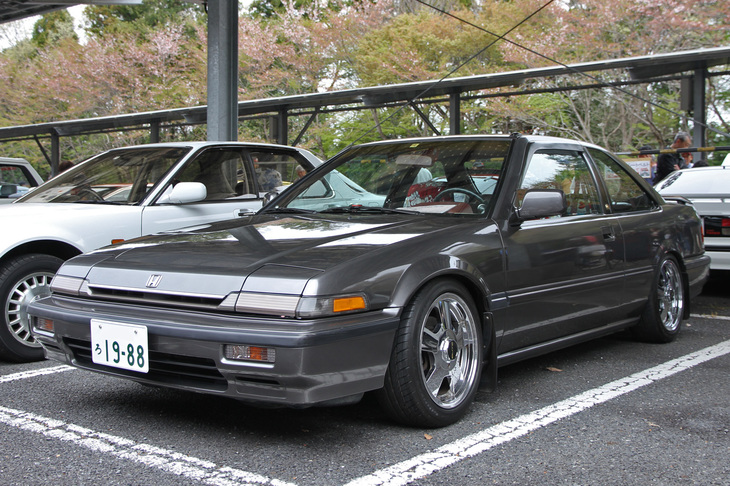 1988年「ホンダ・アコード クーペ」。オハイオ州にある北米工場で生産された左ハンドル車で、日本車メーカーの現地生産車の輸入第1号となった。2リッター直4 SOHCエンジンを搭載。