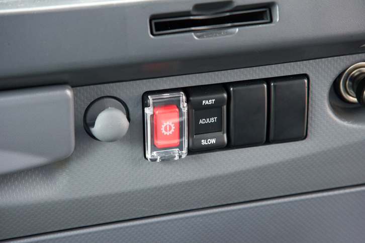 いすゞ・エルフ ワイドキャブ ロングボディー ドライバン