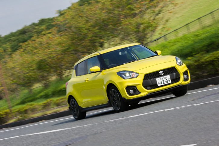 サスペンションには従来モデルと同じく、モンロー製のショックアブソーバーを採用。ハブベアリングやトーションビーム、スタビライザー、コイルスプリング、ブッシュなどは、いずれも「スイフトスポーツ」専用品となる。