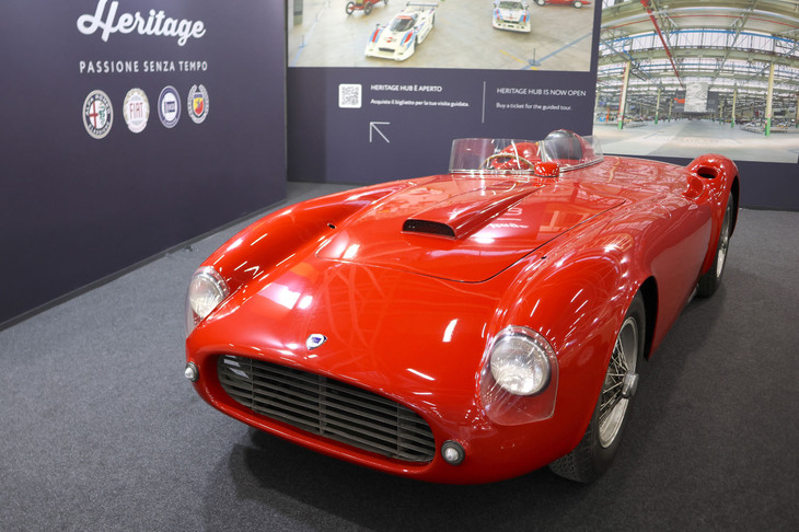 ステランティス ヘリティッジハブが展示した1954年「ランチアD25」。メカニズムの設計はヴィットリオ・ヤーノ、車体製作はピニン・ファリーナによる。