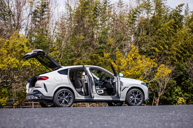 「X6 xDrive35d Mスポーツ」のボディーサイズは全長×全幅×全高＝4955×2005×1695mm、ホイールベースは2975mm。車重は2270kgと発表されている。