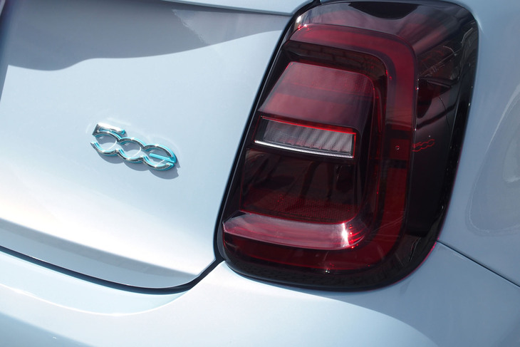 フィアット500e（リアコンビランプ）