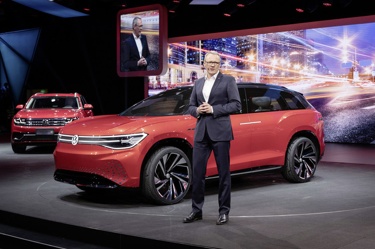 上海モーターショー直前の「ブランドSUVナイト」と呼ばれるフォルクスワーゲンのイベントで「ID. ROOMZZ」がお披露目されたときの様子。上海モーターショーで一般公開された。