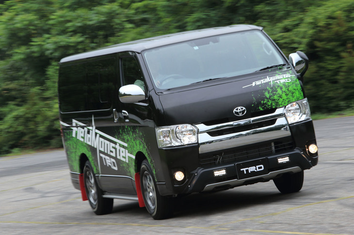 “商用車”の代名詞ともいえる「トヨタ・ハイエース」にTRDが独自のチューニングを実施。「まるでミニバンのような乗り心地」をテーマに開発された。