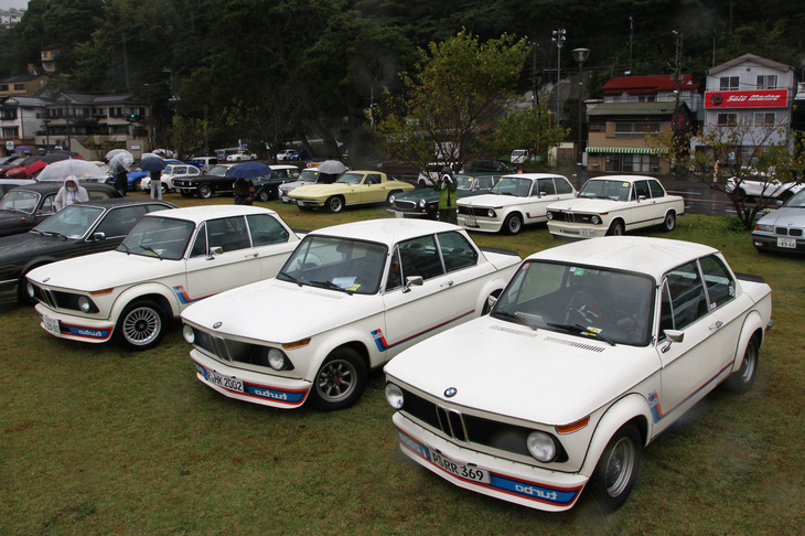 先に紹介したBMWの「2002ターボ」が4台、「2002」が1台の計5台が並んでいた。