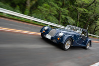 車両骨格には接着とリベットによって組み立てられるアルミ製プラットフォームを採用。剛性の向上と空間効率の改善を図っている。