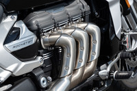 インディアン・スカウト ローグ（6MT）／トライアンフ・ロケット3 GT（6MT）／BMW R1250RS（6MT）【試乗記】の画像