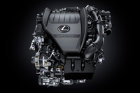 「NX350」に搭載される、新開発の2.4リッター直4ツインスクロールターボエンジン。最高出力279PS/6000rpm、最大トルク430N・m/1700-3600rpmを発生する。