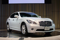 日産フーガにハイブリッドバージョン登場