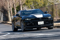 6代目「カマロ」は、攻めた走りにも音を上げない高いシャシー性能も魅力。「SS」ベースの「ファイナルエディション」には、マグネティックライドコントロール（磁性流体ダンパー）やLSDも装備される。