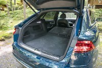 3分割式でアレンジ可能な、後席の背もたれを畳んだ状態。荷室は1755リッターまで拡大できる。