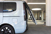 電動テールゲート。