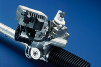 パワーステアリングのアシスト機構は、当初はエンジンの駆動を用いた油圧式が主流だったが、現在ではより省燃費で、かつ緻密な制御が可能な電動モーター式が主流となっている。