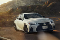 「レクサスIS」にブラック基調の特別仕様車“Fスポーツ モードブラックIV”登場