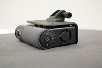 会話するドライビングパートナーをうたう「パイオニアNP1」。目的地検索もルート案内も音声だけで完結するという画期的なカーナビだ。