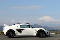 サイドビュー。各所に入れられた黒い縞模様が、スペシャルモデルならではのデコレーションとなっている。