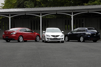 2.5リッターグレードにはフルフラットのアンダーボディパネルが装備される。