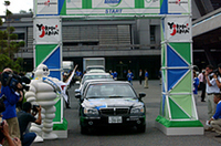 2日目、京都を出て琵琶湖畔の彦根を経由、愛知の「愛・地球博」会場まで、約170kmにも及ぶエコキャラバンがスタートした。