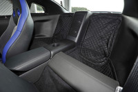 さらに「For TRACK PACK」では「Spec V」と同様に、リアシートが取り外されてキルティングクロスマットが敷かれる。