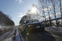 雪道での「クワトロ」の実力に触れるべく行われた今回の北海道試乗だが、当日の道路状況はご覧の通り。一般道は、ところどころに雪や凍結部分が残る程度だった。