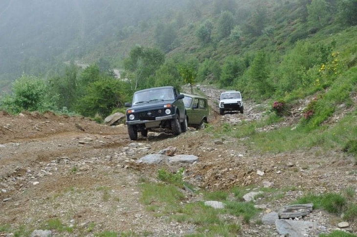 54～67％という高い登坂能力など、オフロード性能を存分に楽しむ。