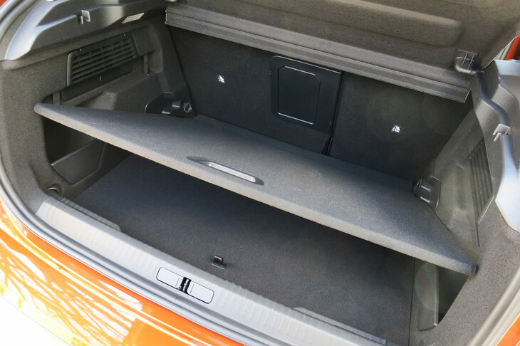 シトロエンC4シャイン（ラゲッジスペース）