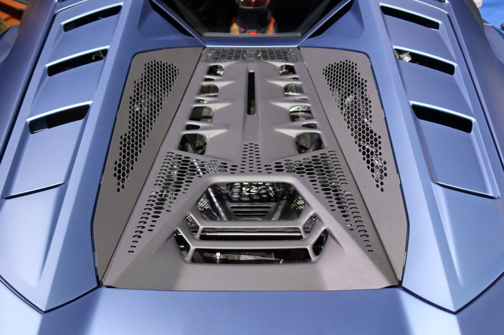 ランボルギーニ・テメラリオ（エンジンフード）