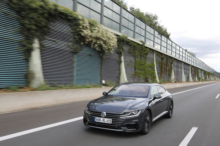 加速性能は0-100km/hが5.6秒。2リッター直4ガソリンターボとは思えないほど、ドライバビリティーに優れたエンジンだ。