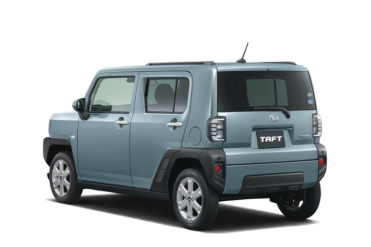 「タフト」のリアビュー。全車にリアコーナーセンサーを追加し、後退時車両後方確認性の向上を図っている。