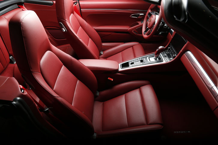 ポルシェ911カレラSカブリオレ（7AT）